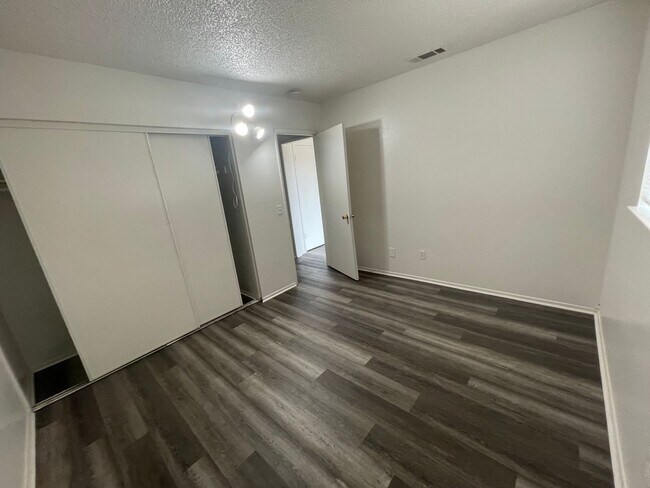 Building Photo - 3711