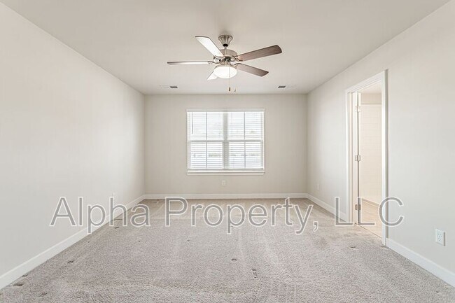 Building Photo - 300 Huntingdale Pl