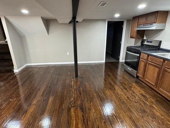 Building Photo - 6840 S Champlain Ave