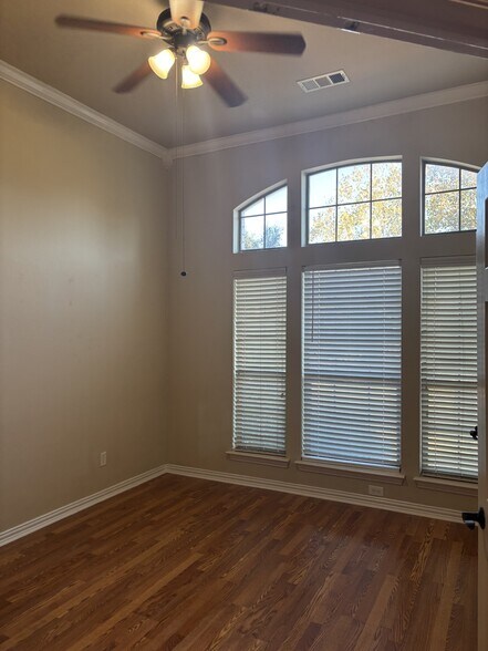 Building Photo - 552 Palomino Way