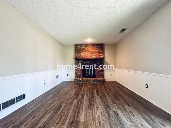 Building Photo - Beautiful Overland Park Home!