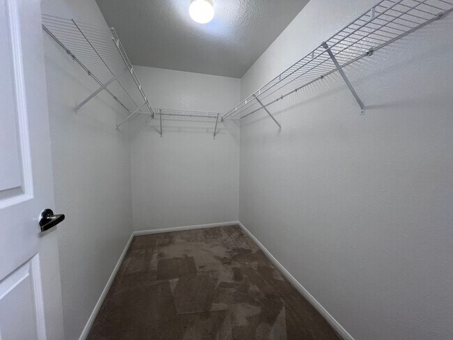 Building Photo - MOVE IN TODAY! 2 bed 2 bath condo close to Aliante Casino