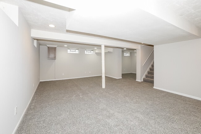 Building Photo - 4914 Lincoln Ave