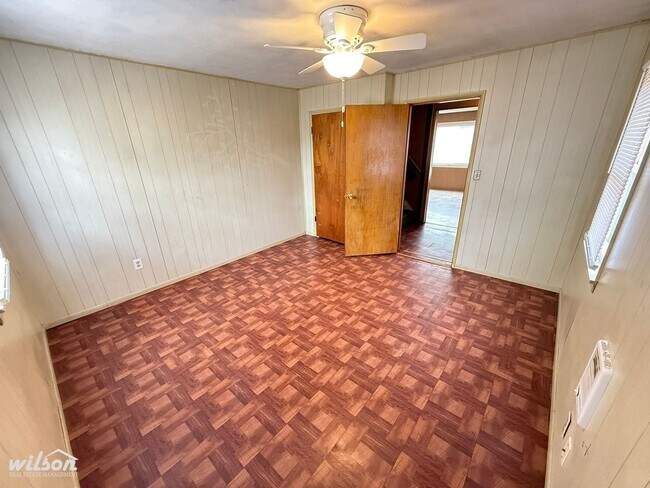 Building Photo - 701 N 20th Ave