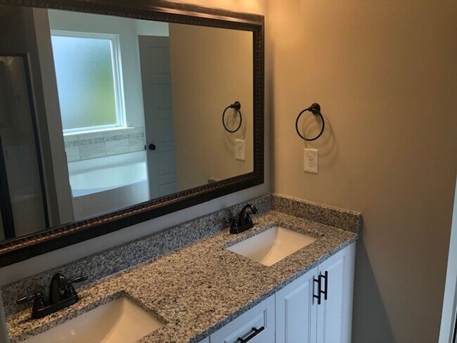 Building Photo - 103 Chancellor Ct