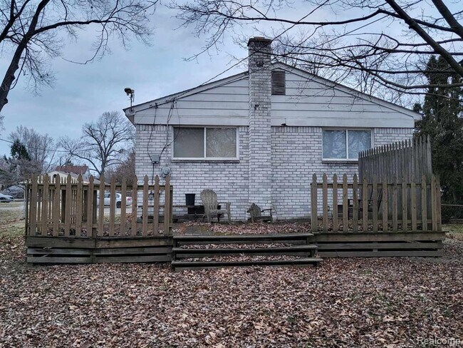 Building Photo - 1342 S Linville Ave