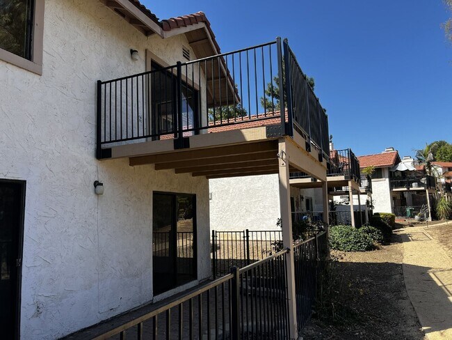 Building Photo - 3036 Avenida Christina