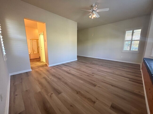 Building Photo - Gorgeous 3 Bed 2.5 Bath with SOLAR! 55+ Community