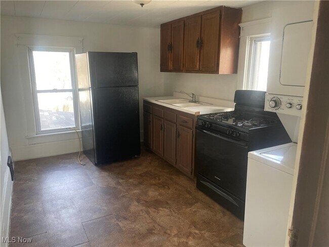 Building Photo - 1433 Kenmore Blvd