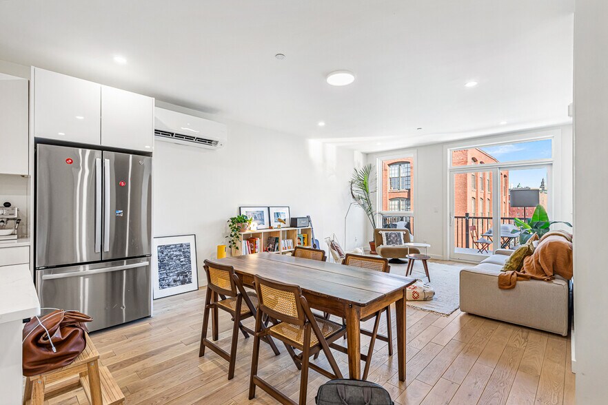 Building Photo - 123 Friendship St