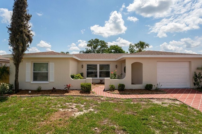 Building Photo - Rare Pool Home in Port Richey!!!