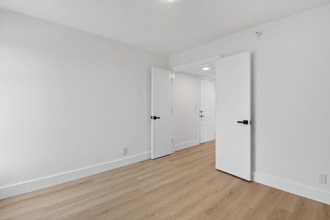 Building Photo - 14475 Strathmore Ln
