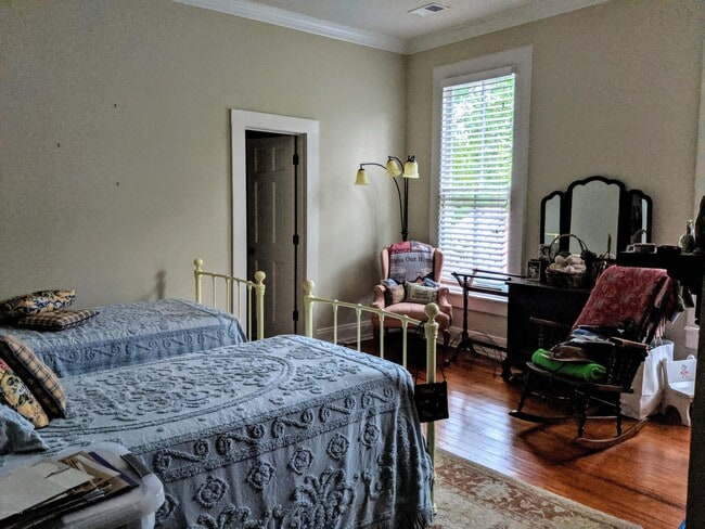 Building Photo - 506 Craven St