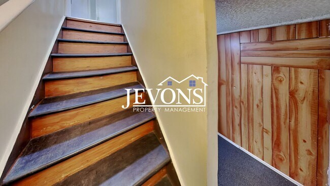 Building Photo - $1,000 Rent Credit if move-in occurs befor...