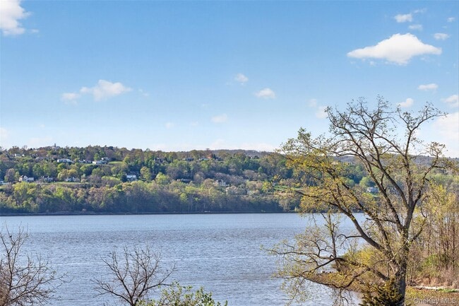 Building Photo - 402 Sacandaga Loop