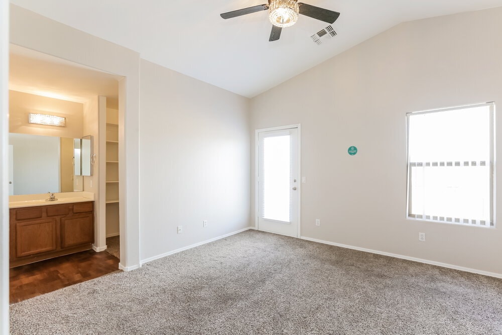 Building Photo - 2210 W St Catherine Ave