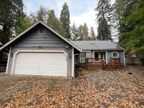 Building Photo - Magalia 2 bed 2 bath home with bonus room. Attached garage, private backyard