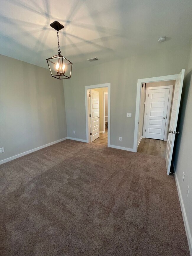 Building Photo - Home for Rent in Weaver, AL!!! View with 4...