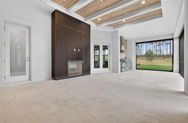 Building Photo - 16130 Pendio Dr