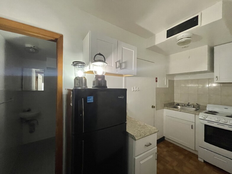 Building Photo - 442 W 238th St