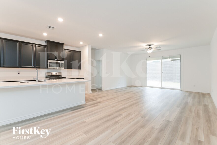 Building Photo - 6845 Greensmen Ave