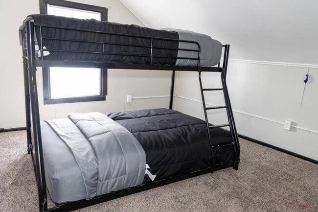 Building Photo - 810 Woodbine Rd