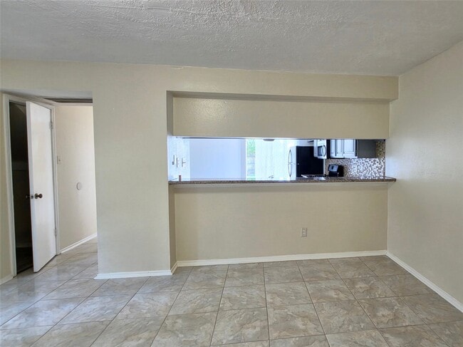 Building Photo - 13939 Plantation Valley Dr