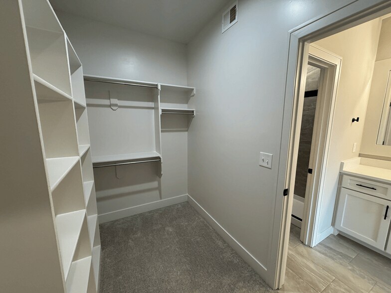 Building Photo - 1415 SW Winthrop Dr