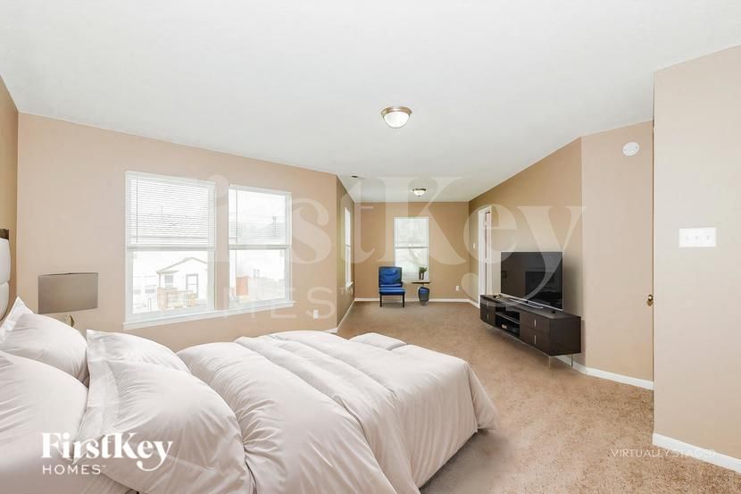 Building Photo - 10830 Clear Spring Dr