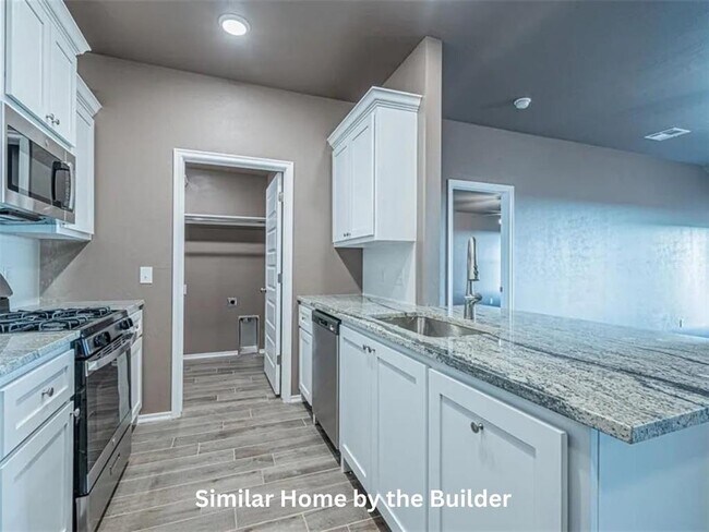 Building Photo - 1620 Highland Loop