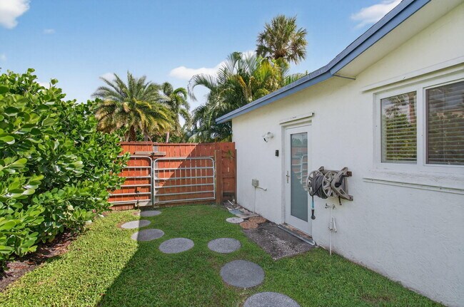 Building Photo - 802 Mallard Dr