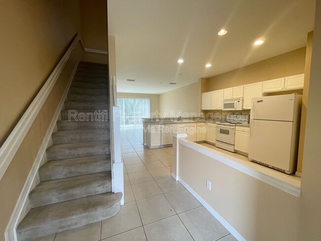 Building Photo - 8430 Village Edge Cir