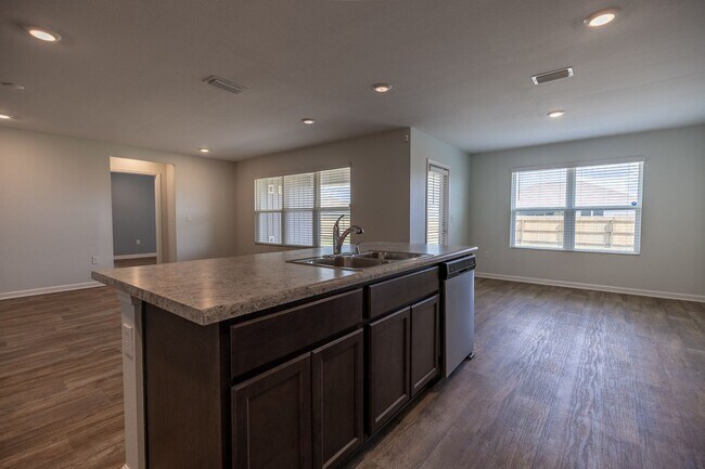 Building Photo - ONE FREE MONTH MOVE IN  SPECIAL! Beautiful...