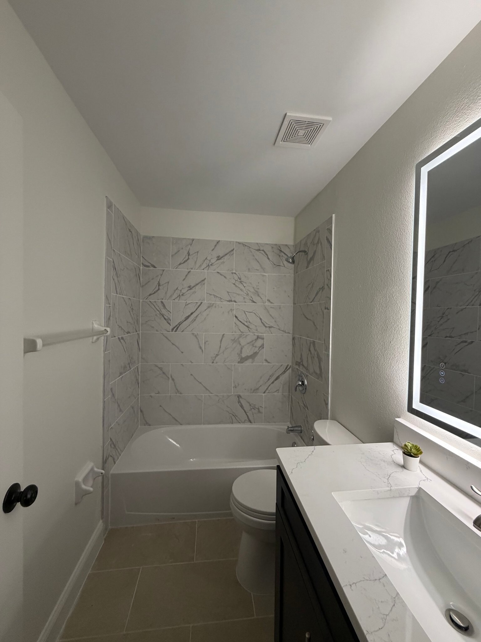 Building Photo - 2425 Ashecroft Dr