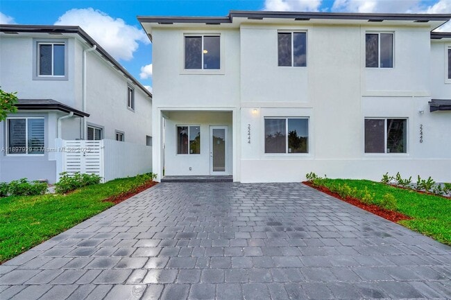 Building Photo - 22555 SW 125th Ave