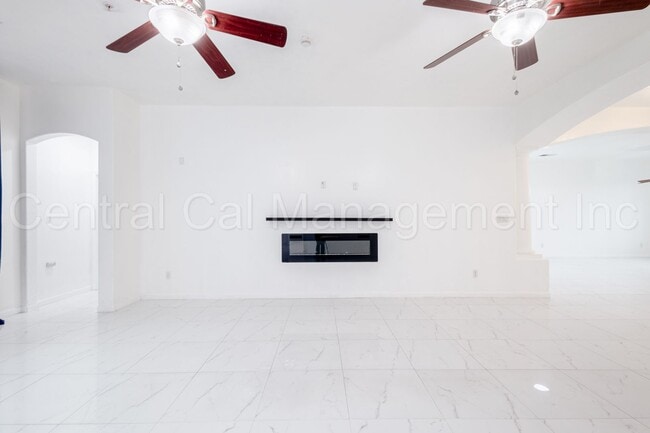 Building Photo - 4 Bedroom/3 Bath Home with Paid Solar - $3295 Per Month!