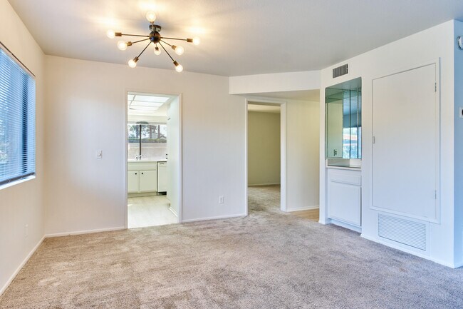 Building Photo - 2420 Los Coyotes Dr