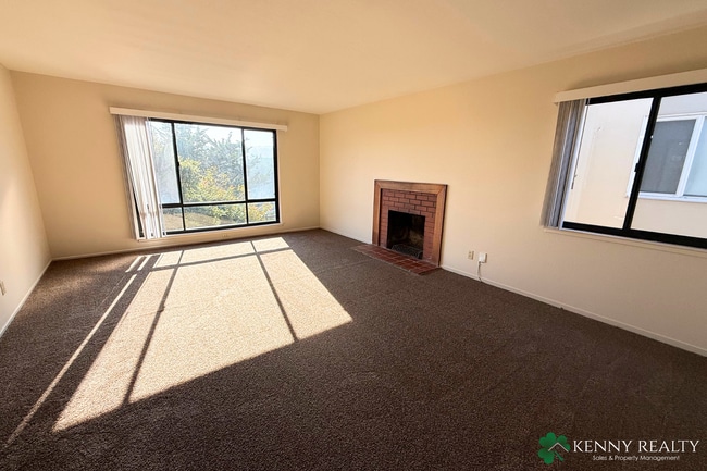 Building Photo - Bright Multi-Level 4BR Home with Two Primary Bedrooms