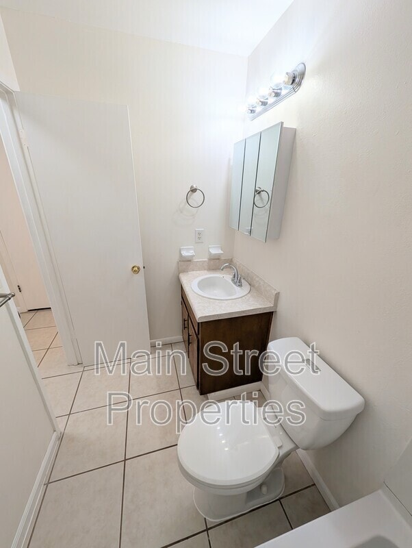 Building Photo - 5086 Yacht Harbor Cir