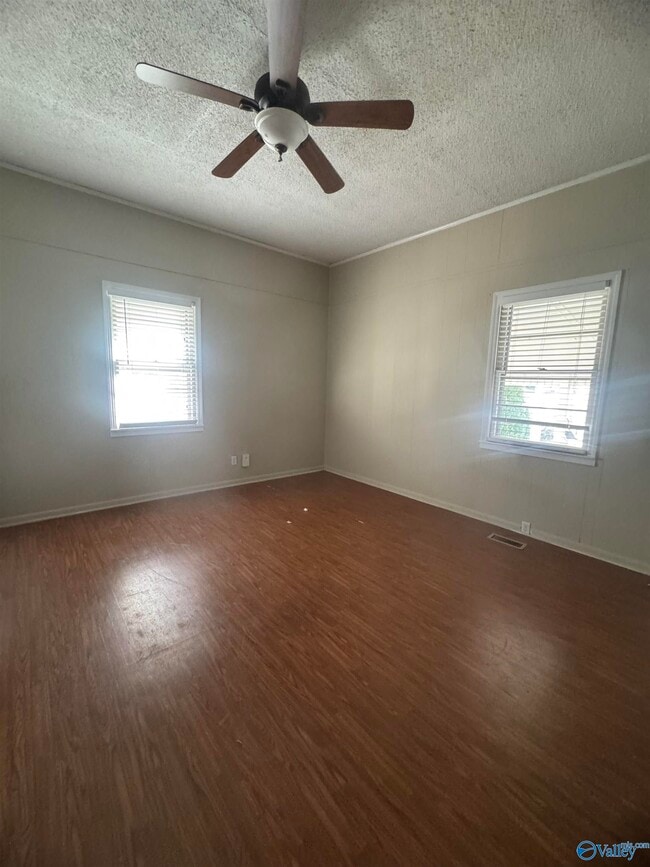 Building Photo - 1109 Humes Ave NE