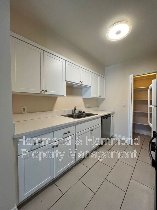 Building Photo - 15344 Weddington St
