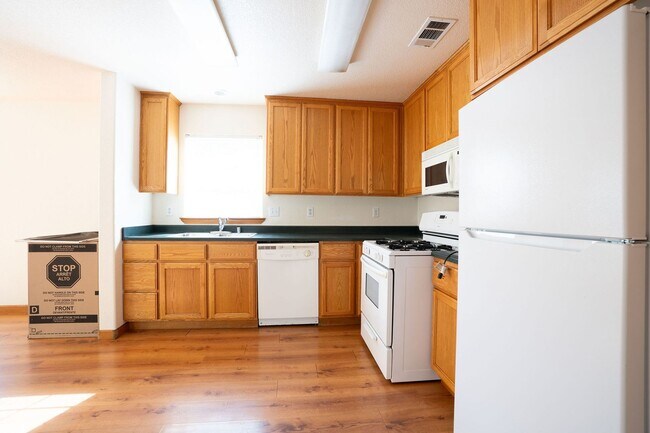 Building Photo - 2712 Meadow Creek Way