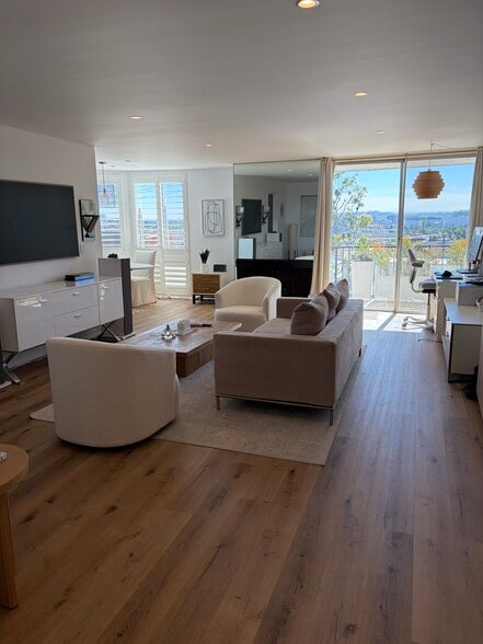 New flooring throughout - 8530 Holloway Dr