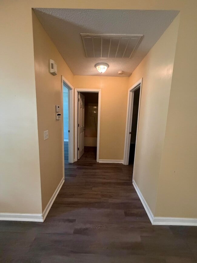Building Photo - 30 Spanish Moss Cir