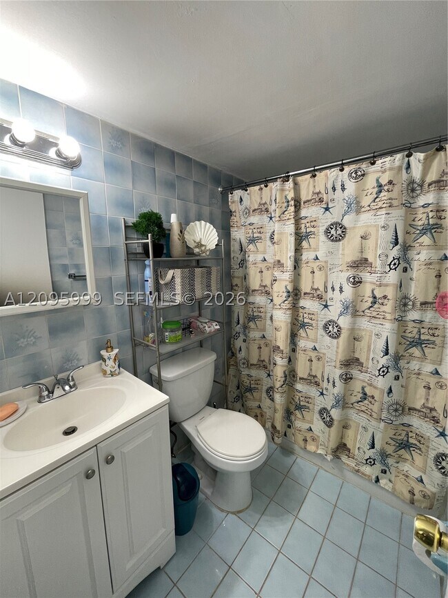 Building Photo - 1055 W 77th St