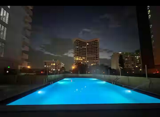 Building Photo - 5601 Collins Ave