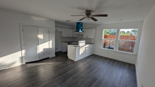 Building Photo - ? Brand-New Unit – 3 Bedrooms, 2.5 Bathroo...