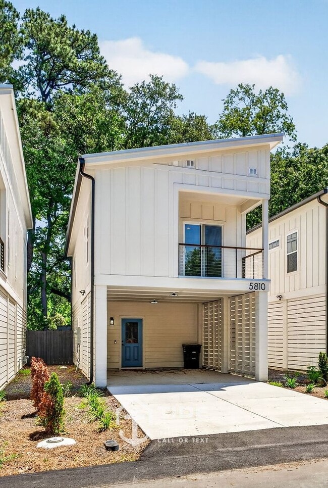 Building Photo - Modern Living Minutes from Park Circle