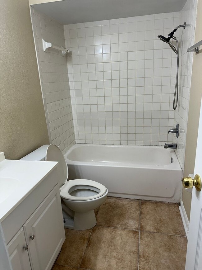 Building Photo - 2-Bedroom, 1-Bathroom home in Winter Haven