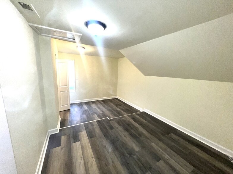 Building Photo - 1233 W 71st Pl